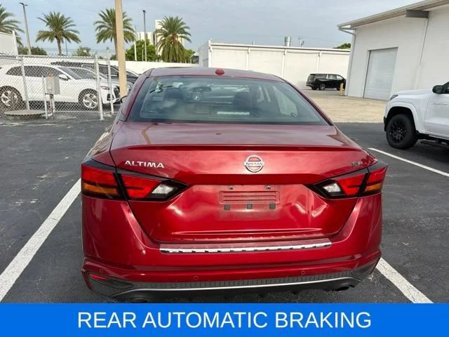 Used 2022 Red Nissan SR FWD image 4