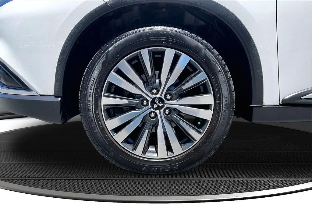 Certified Used 2020  Mitsubishi SE image 35