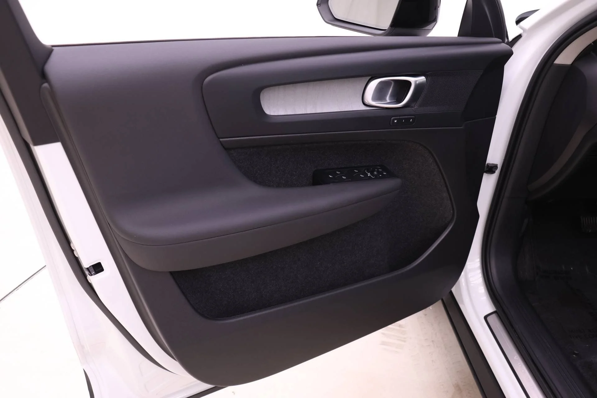 2026 Volvo XC40 Core - Photo 13