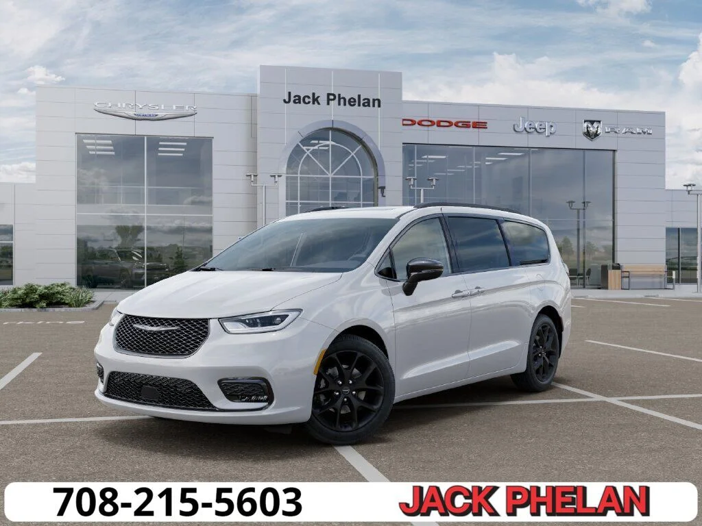 2026 Chrysler Pacifica Limited's photo
