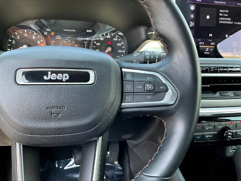 Used 2022 Gray Jeep Limited image 12