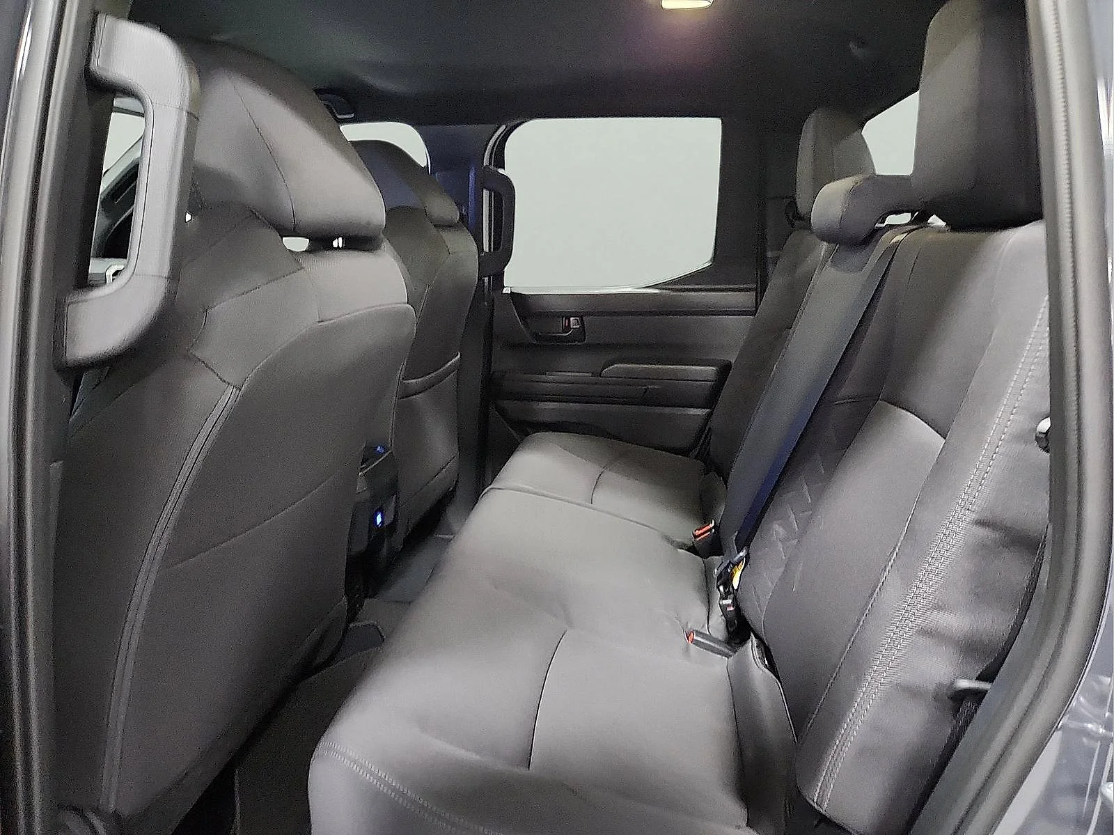 2025 Toyota Tacoma SR5 - Photo 7