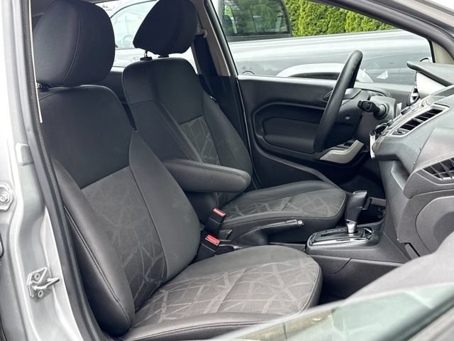 Used 2013 Ingot Silver Metallic Ford SE image 22
