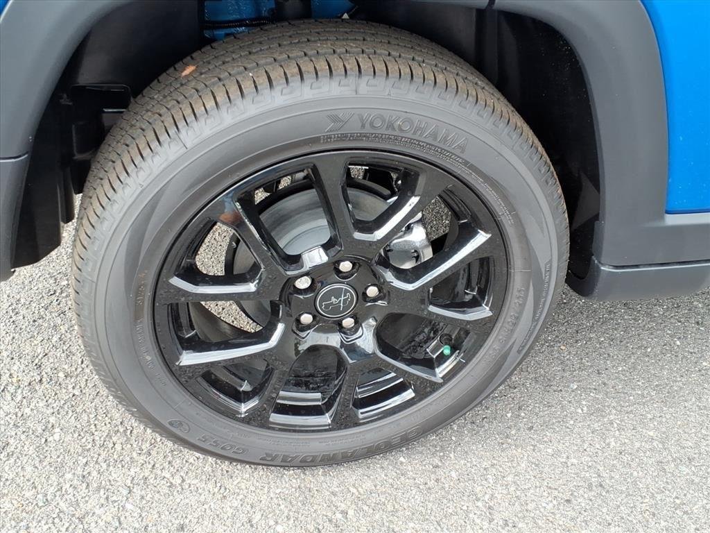 New 2026 Hydro Blue Pearlcoat Jeep Latitude Altitude image 20