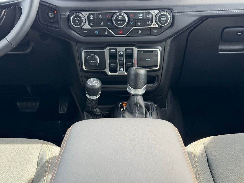2025 Jeep Wrangler 4xe Sahara 4XE - Photo 29
