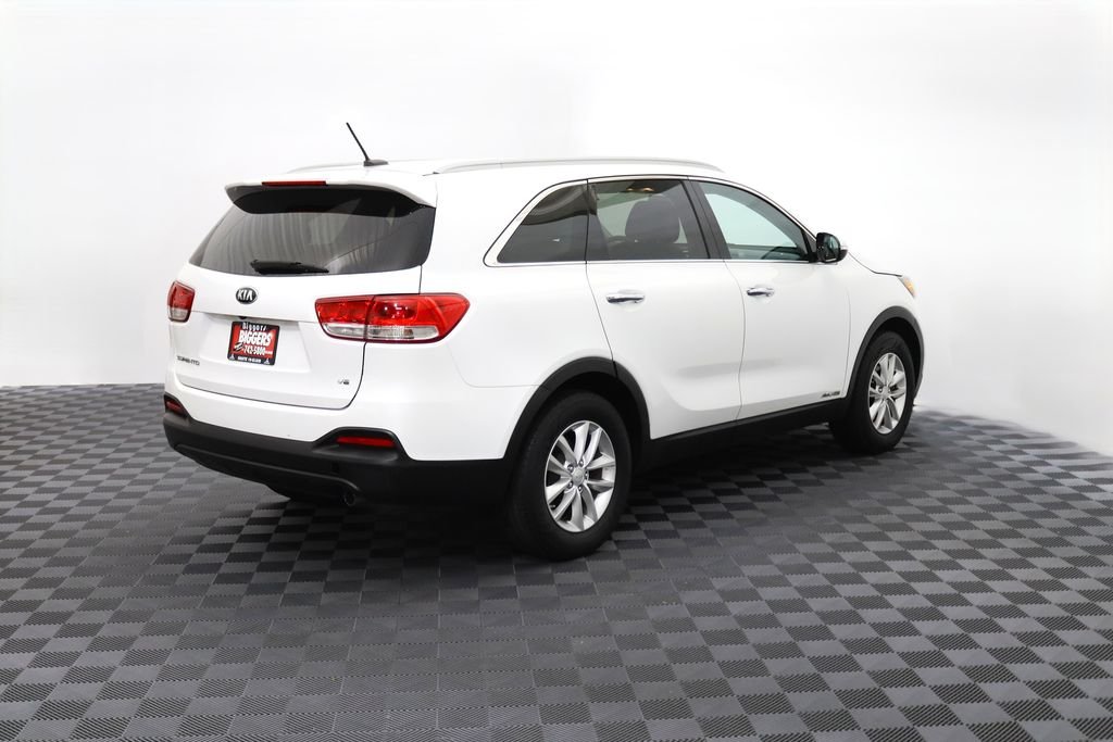 Used 2017 White Kia LX image 8