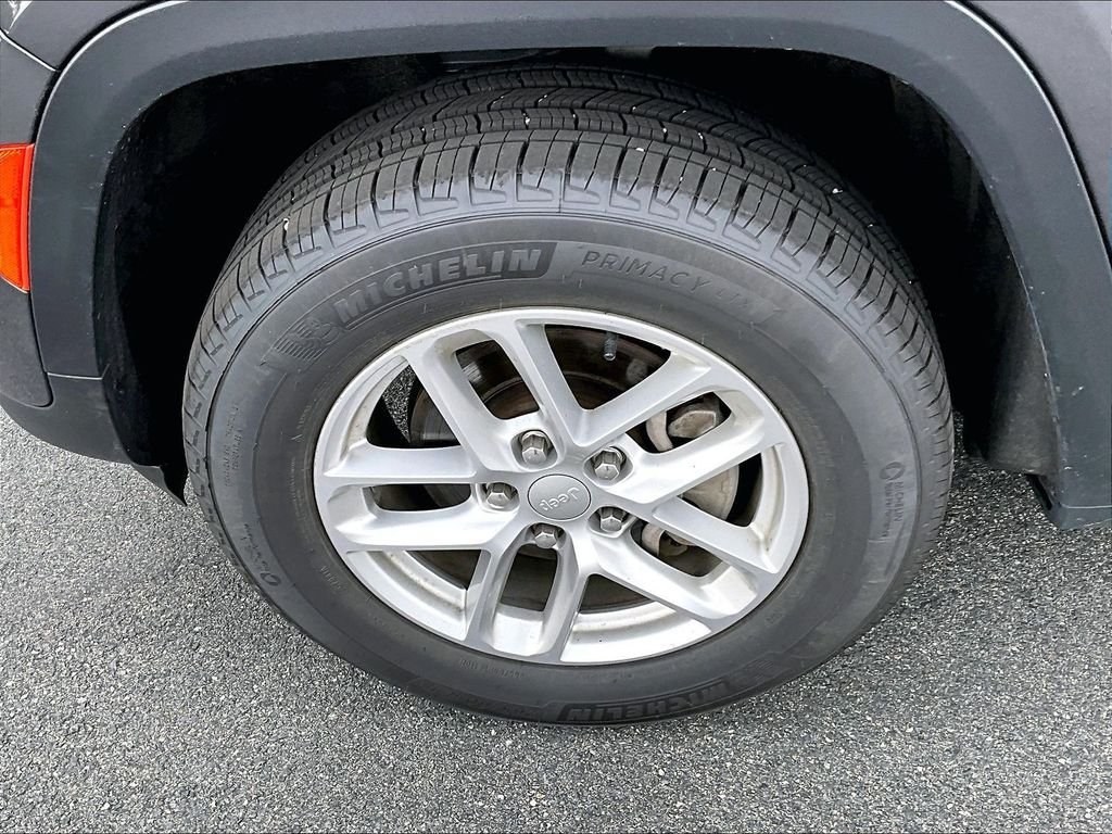 Used 2023 Baltic Gray Metallic Clearcoat Jeep Laredo image 7