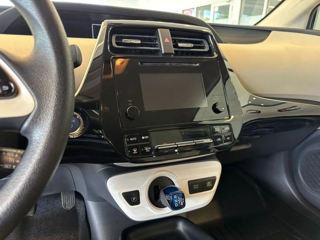 Used 2016 White Toyota Two image 18