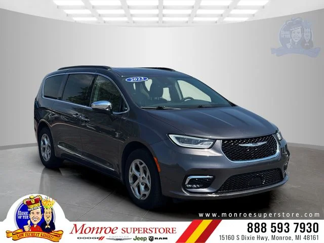 2023 Chrysler Pacifica Limited AWD's photo