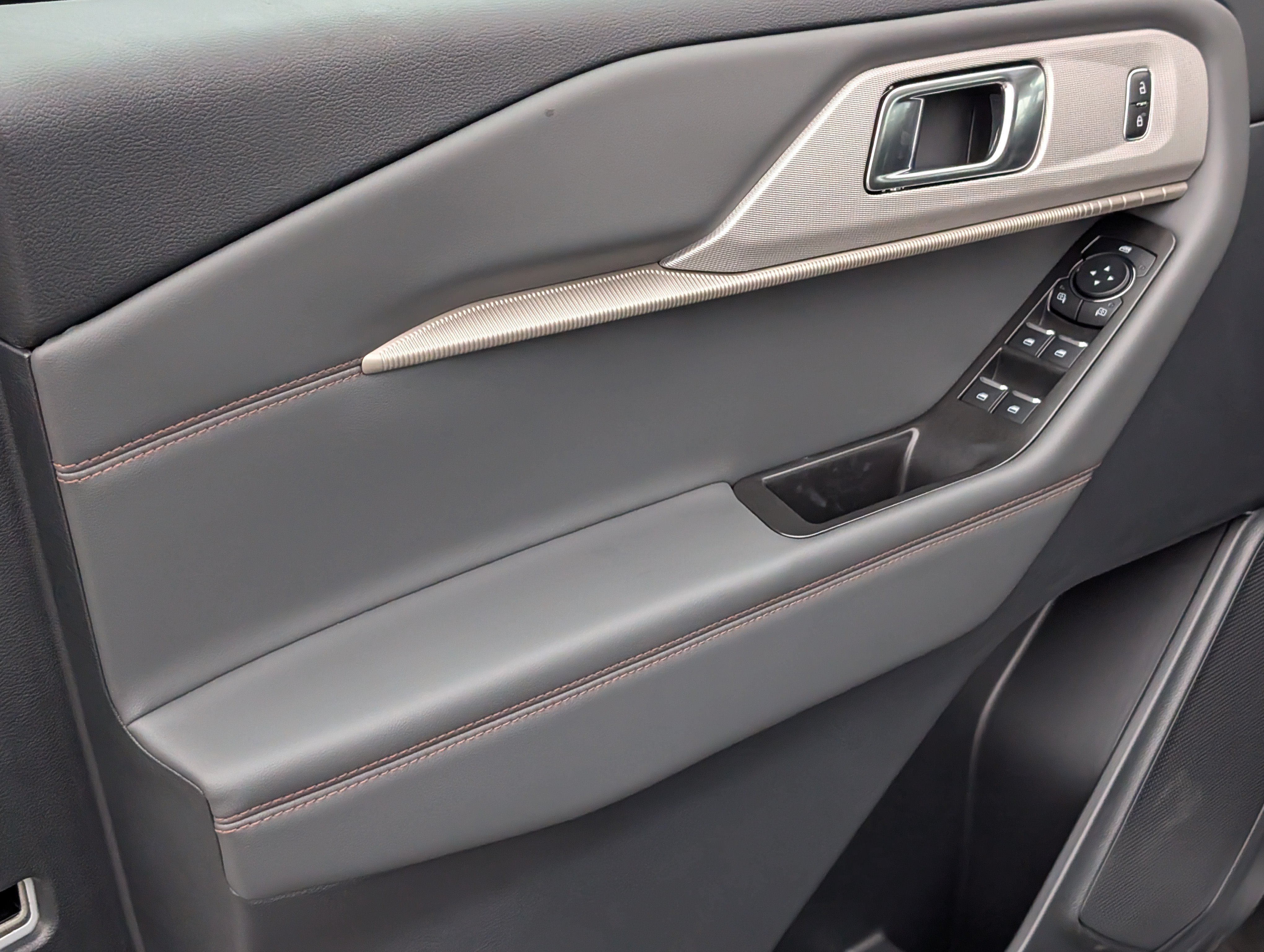 New 2026 SPACE WHITE METALLIC FORD Active image 17