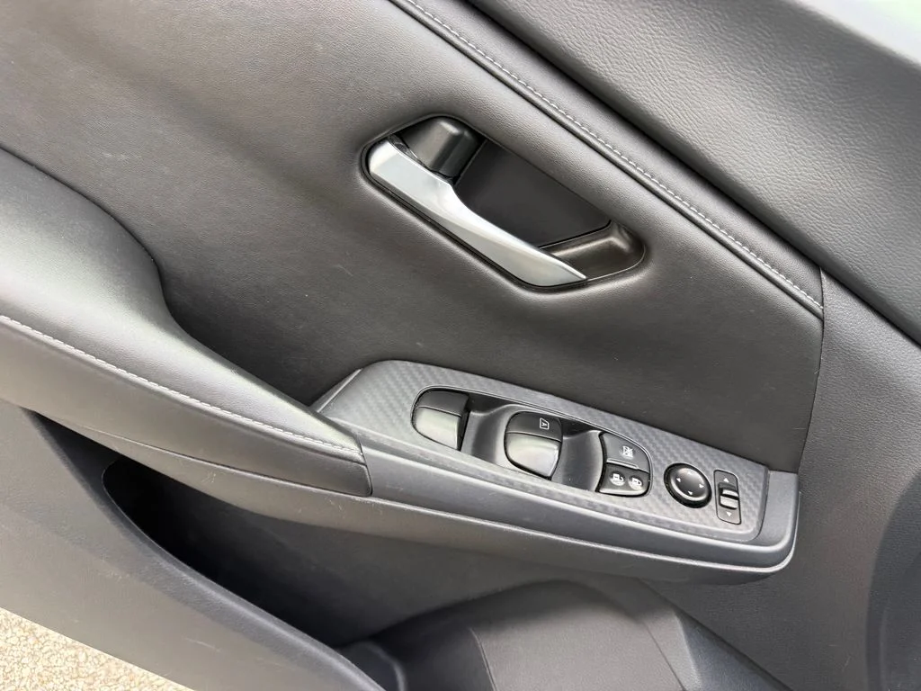 Used 2024 Gray Nissan SV image 6