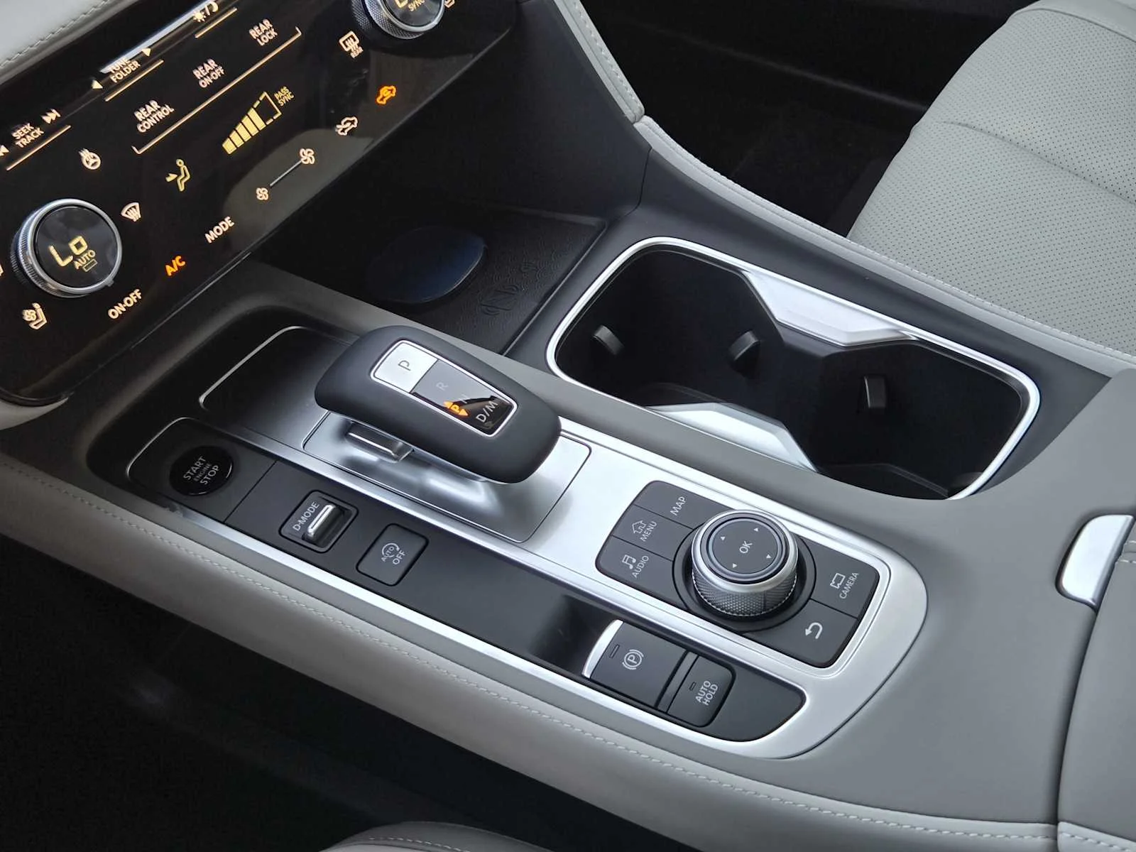 New 2027 MINERAL BLACK INFINITI Luxe AWD image 15