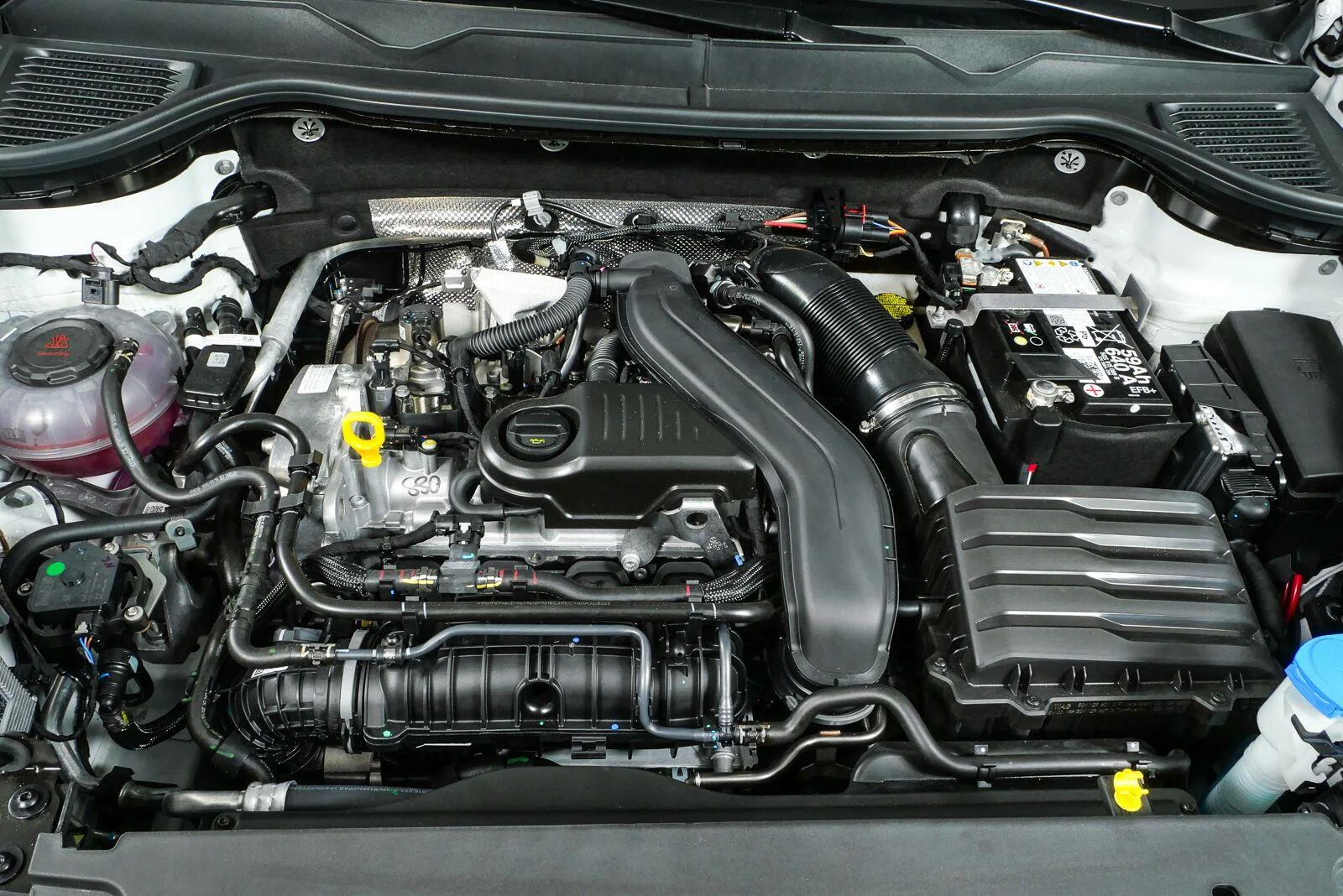 New 2026 Pure White Volkswagen SE image 35
