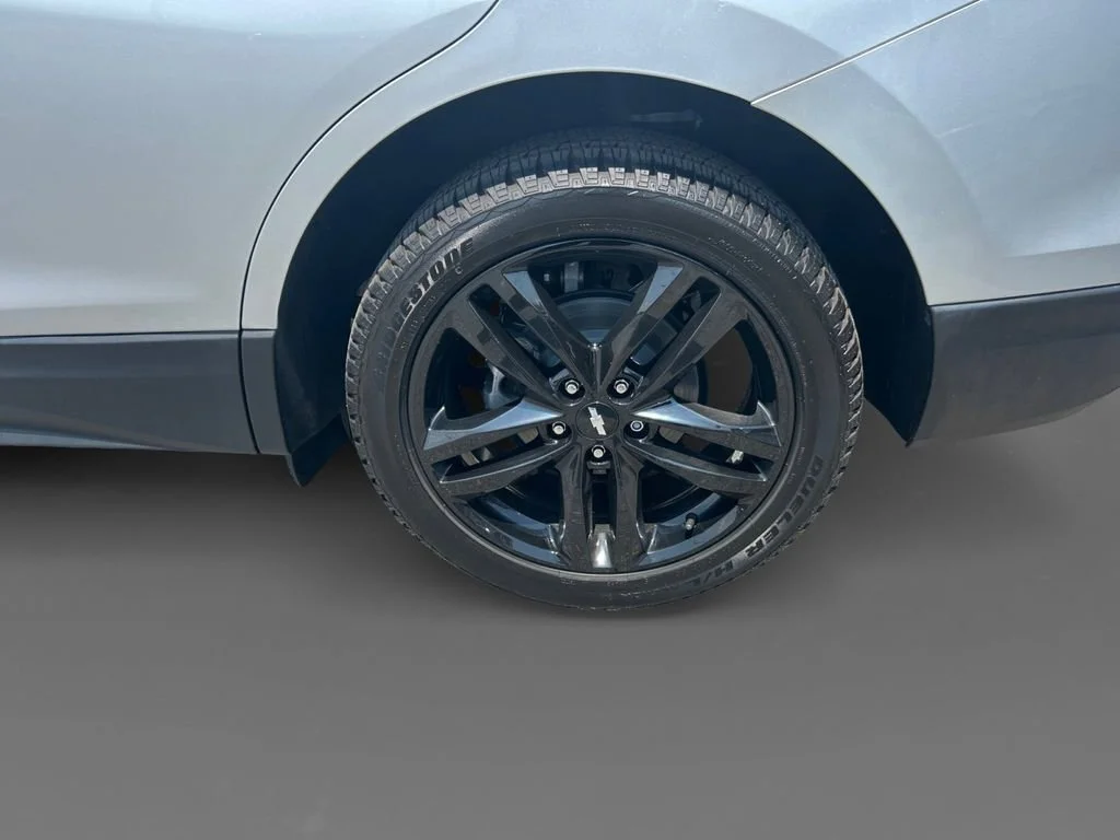 Used 2021 SILVER ICE METALLIC Chevrolet LT image 8
