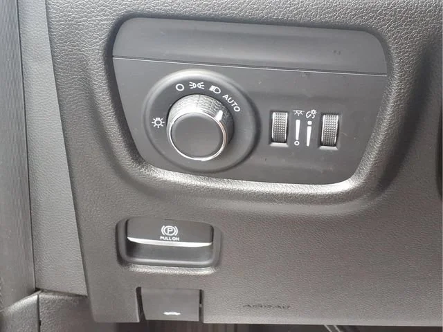 Used 2021 Silver Jeep Altitude 4x4 image 13