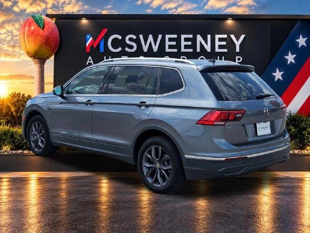 Used 2022 Black Volkswagen SE image 3