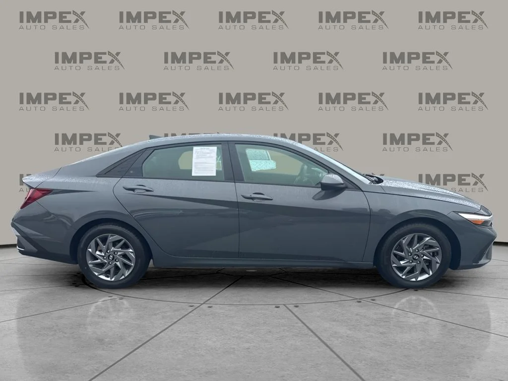 Used 2024 Gray Hyundai SEL image 6