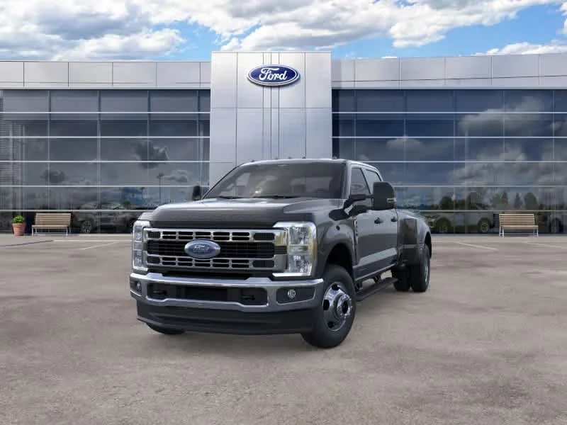 New 2026 Agate Black Metallic Ford XLT image 3