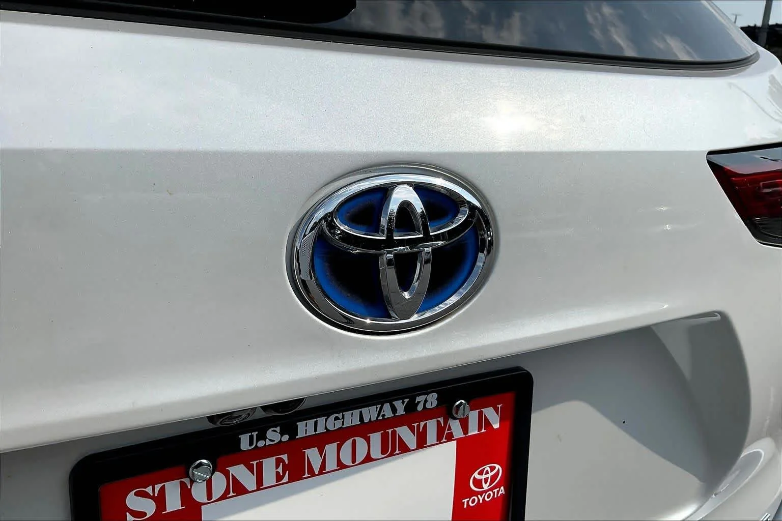 Used 2022 Wind Chill Pearl Toyota Hybrid Bronze Edition image 31