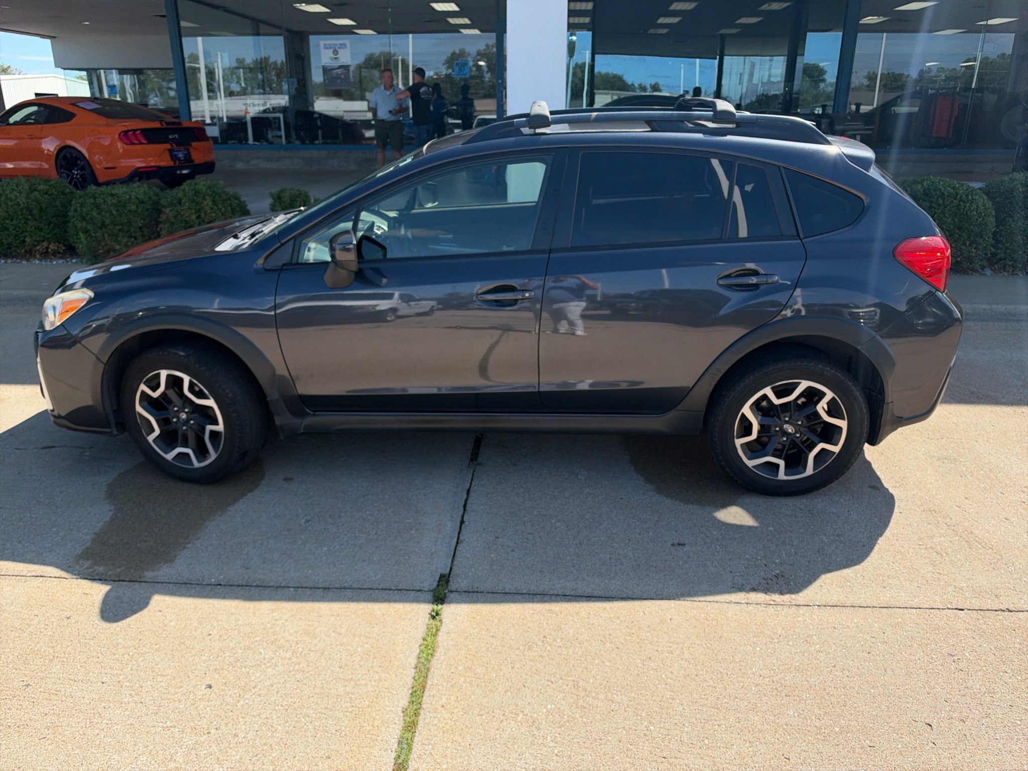 Used 2017 Dark Gray Metallic Subaru Premium image 9