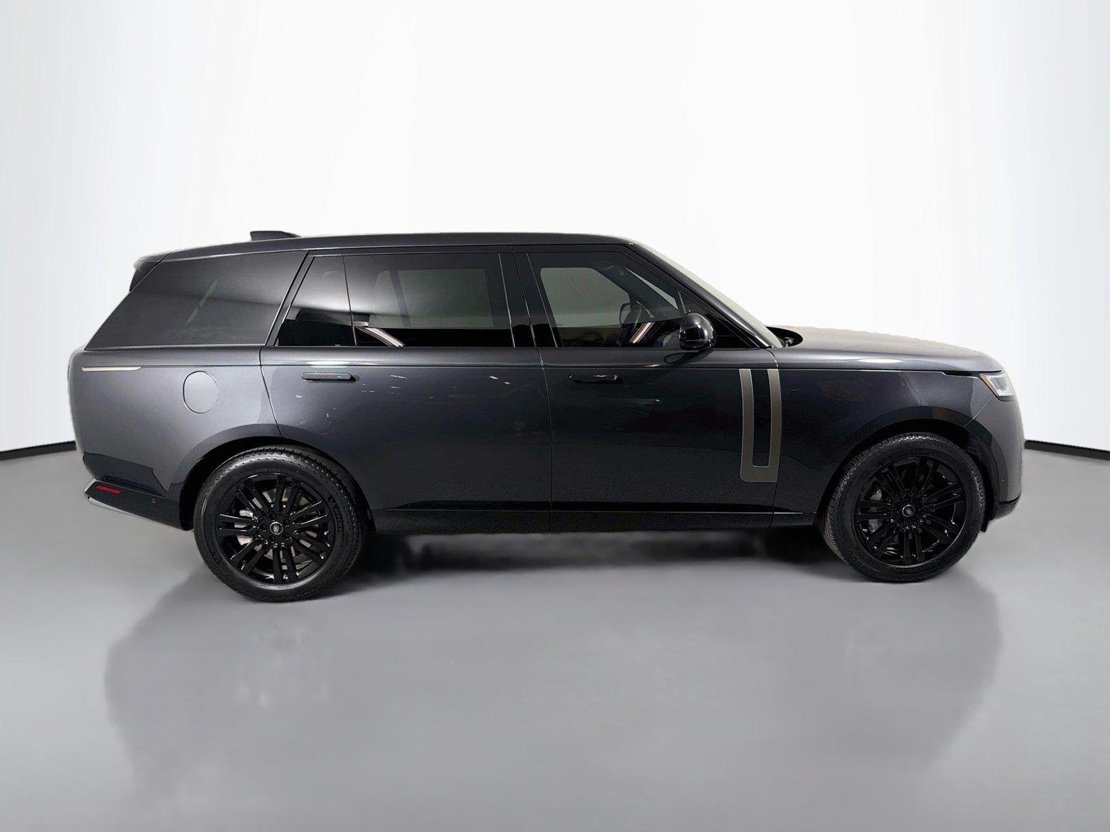 Used 2024 Carpathian Grey Land Rover SE P53O V8 image 4