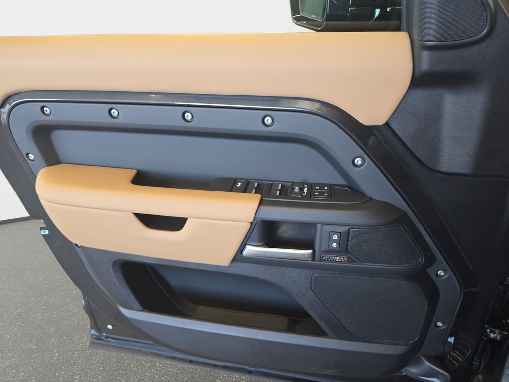New 2026 Carpathian Grey Land Rover X-Dynamic SE image 19