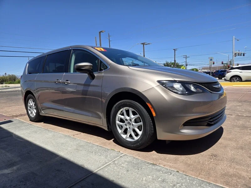 Used 2017 Molten Silver Chrysler Touring image 4