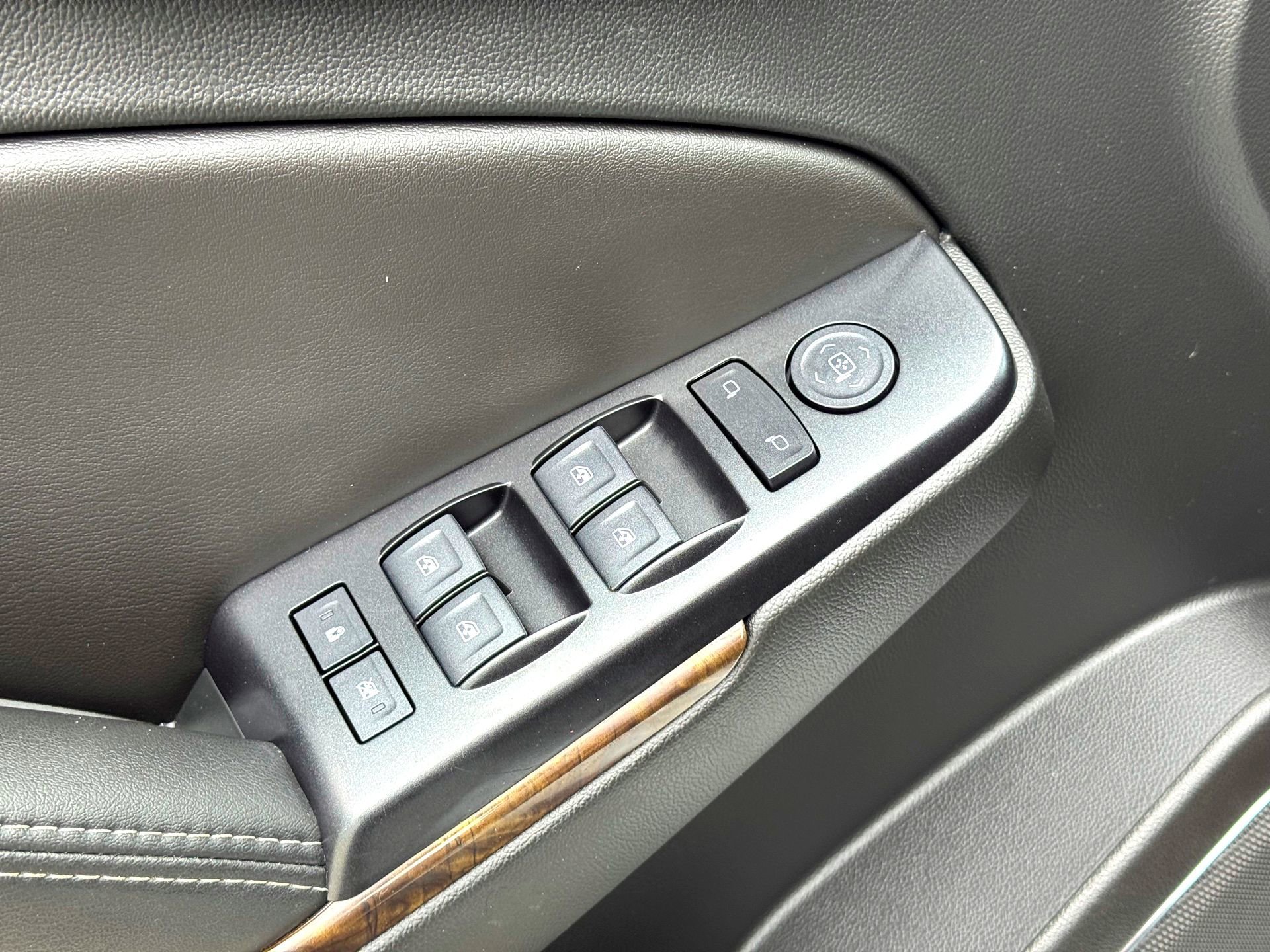 Used 2018 SUMMIT WHITE Chevrolet LS image 15