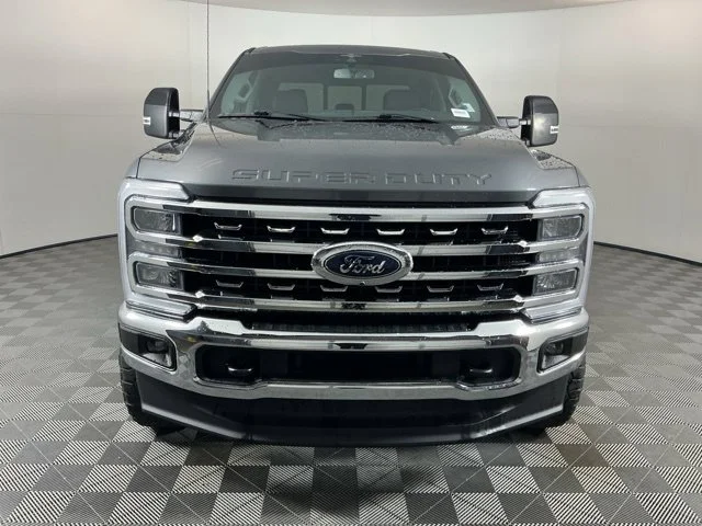 Used 2024  Ford Lariat image 2