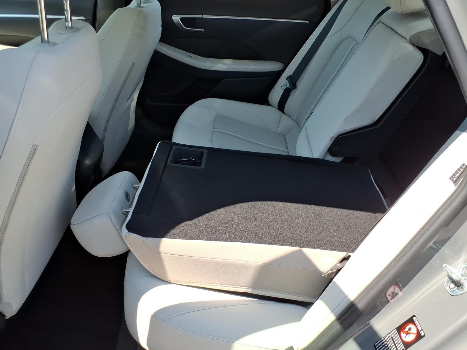 Used 2022 Hampton Gray Hyundai SEL image 24