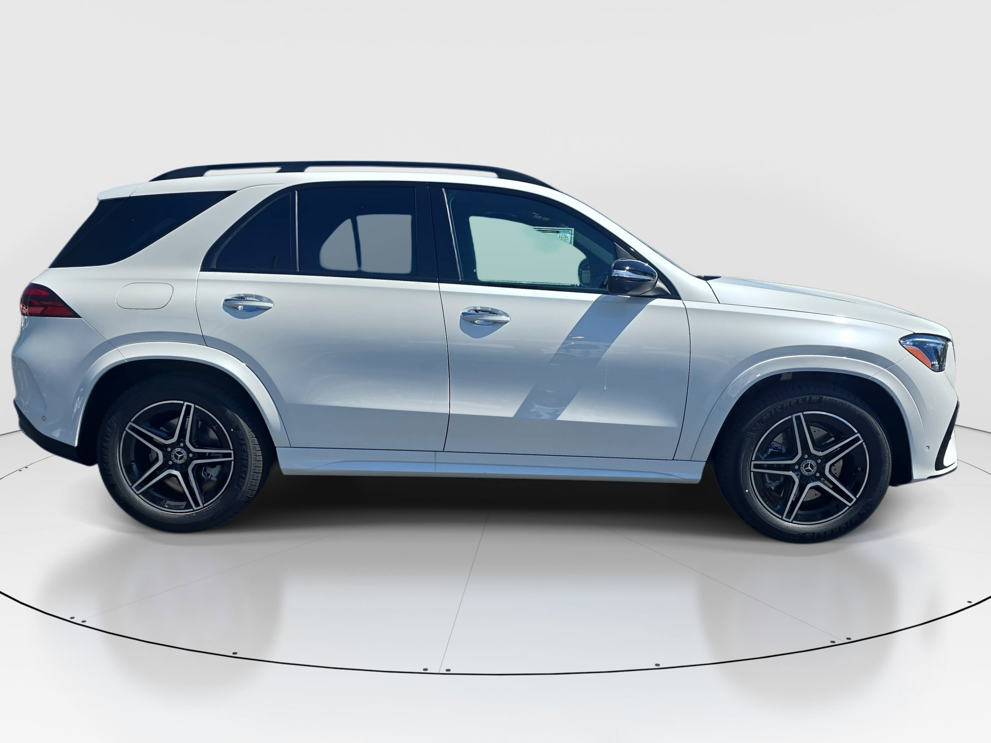 New 2026 MANUFAKTUR Moonlight White Metallic Mercedes-Benz GLE450 image 4