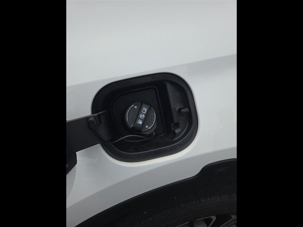 Used 2023 White Hyundai SEL Premium image 15