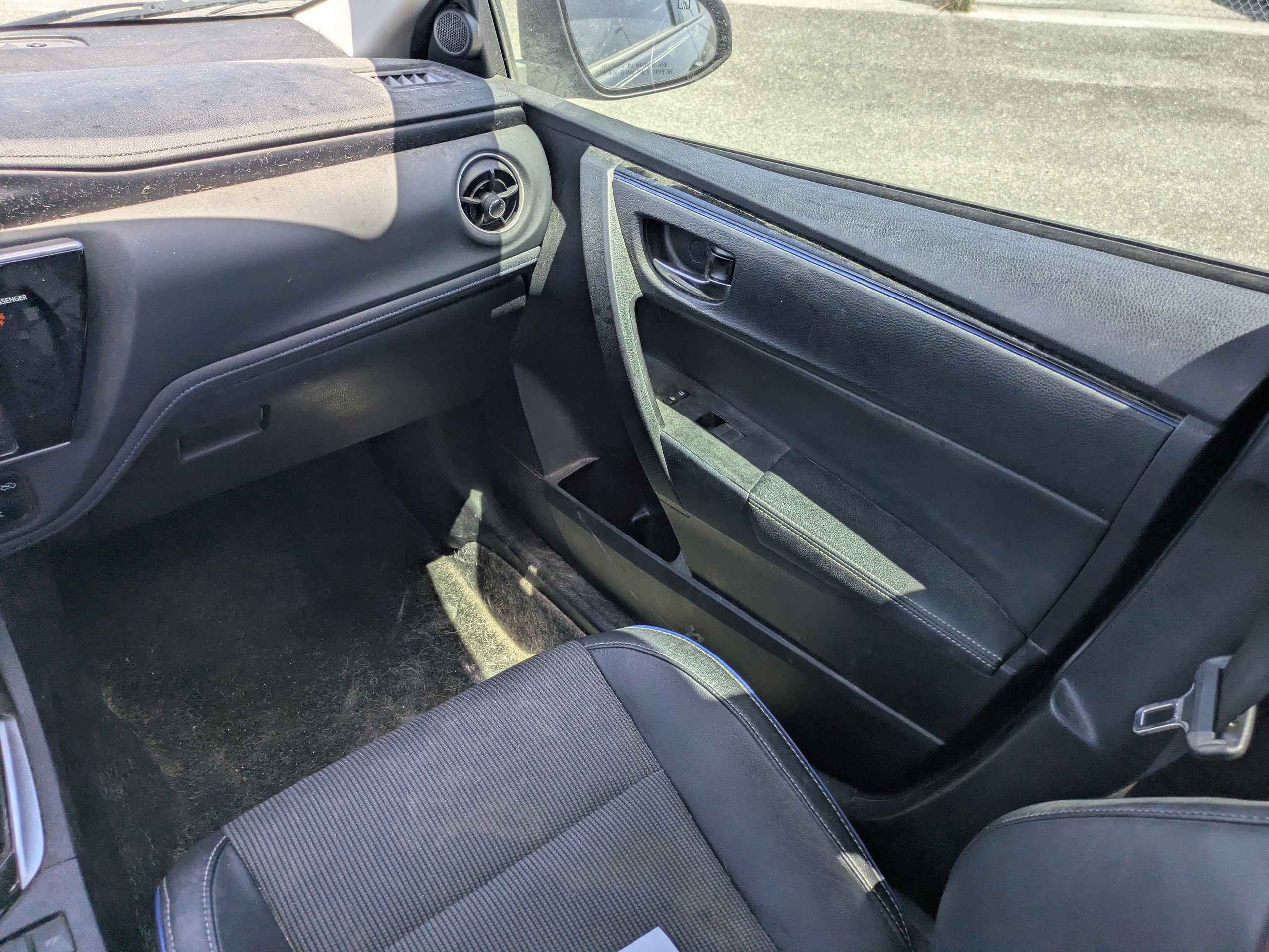 Used 2017  Toyota LE image 17