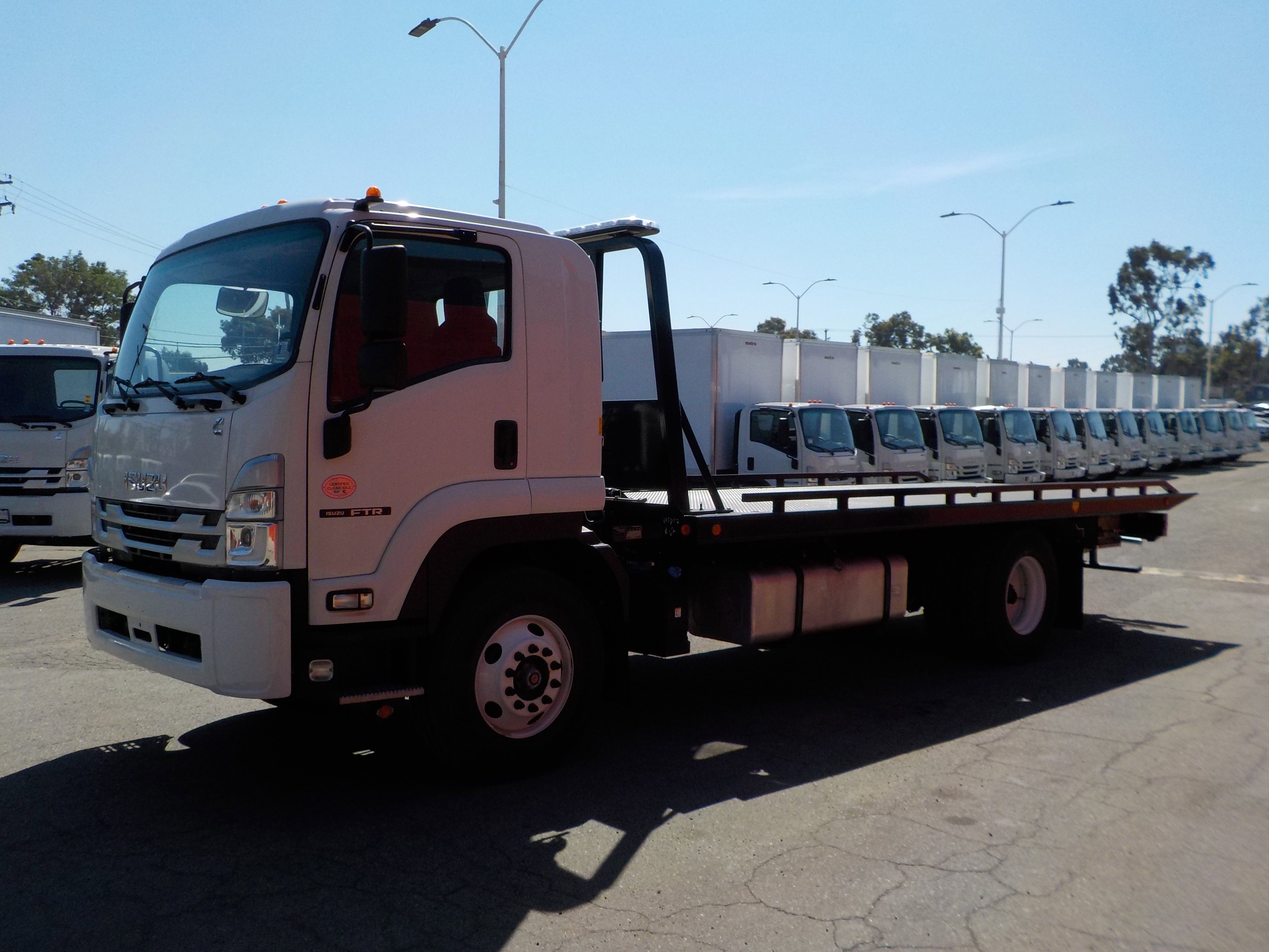 Used 2024 White ISUZU  image 3
