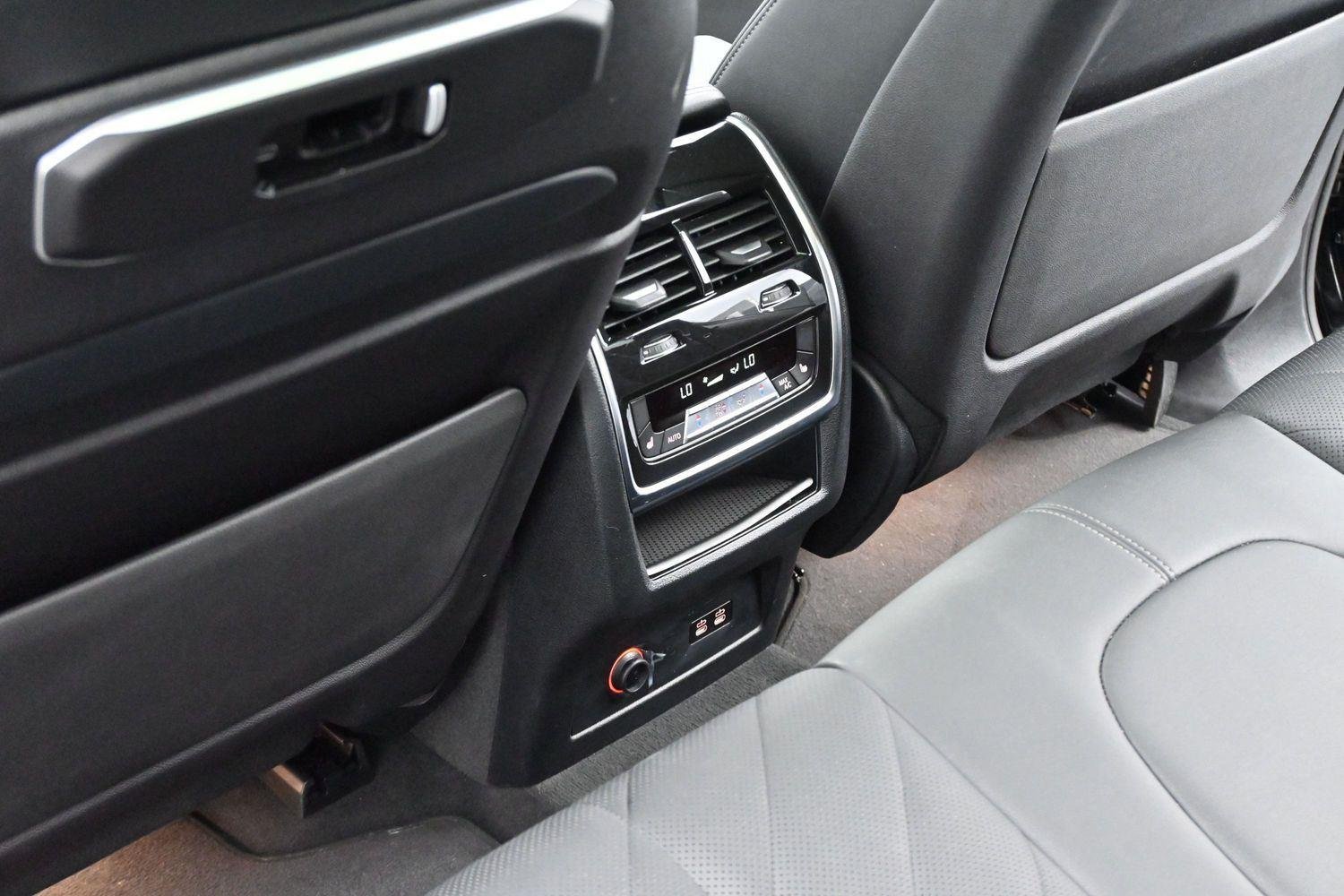 Used 2024 Carbon Black Metallic BMW xDrive40i image 33