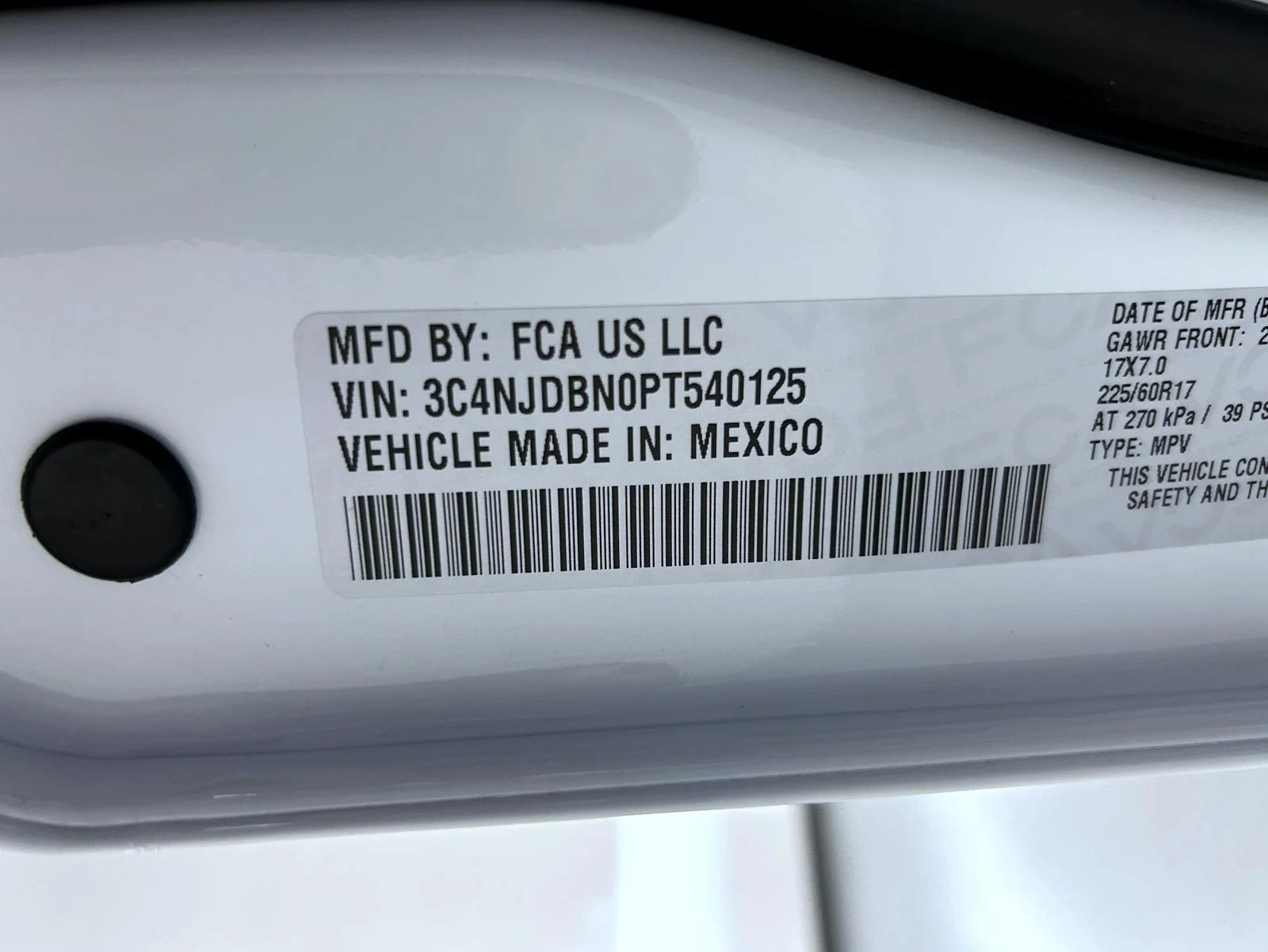 Used 2023 White Jeep Latitude image 25