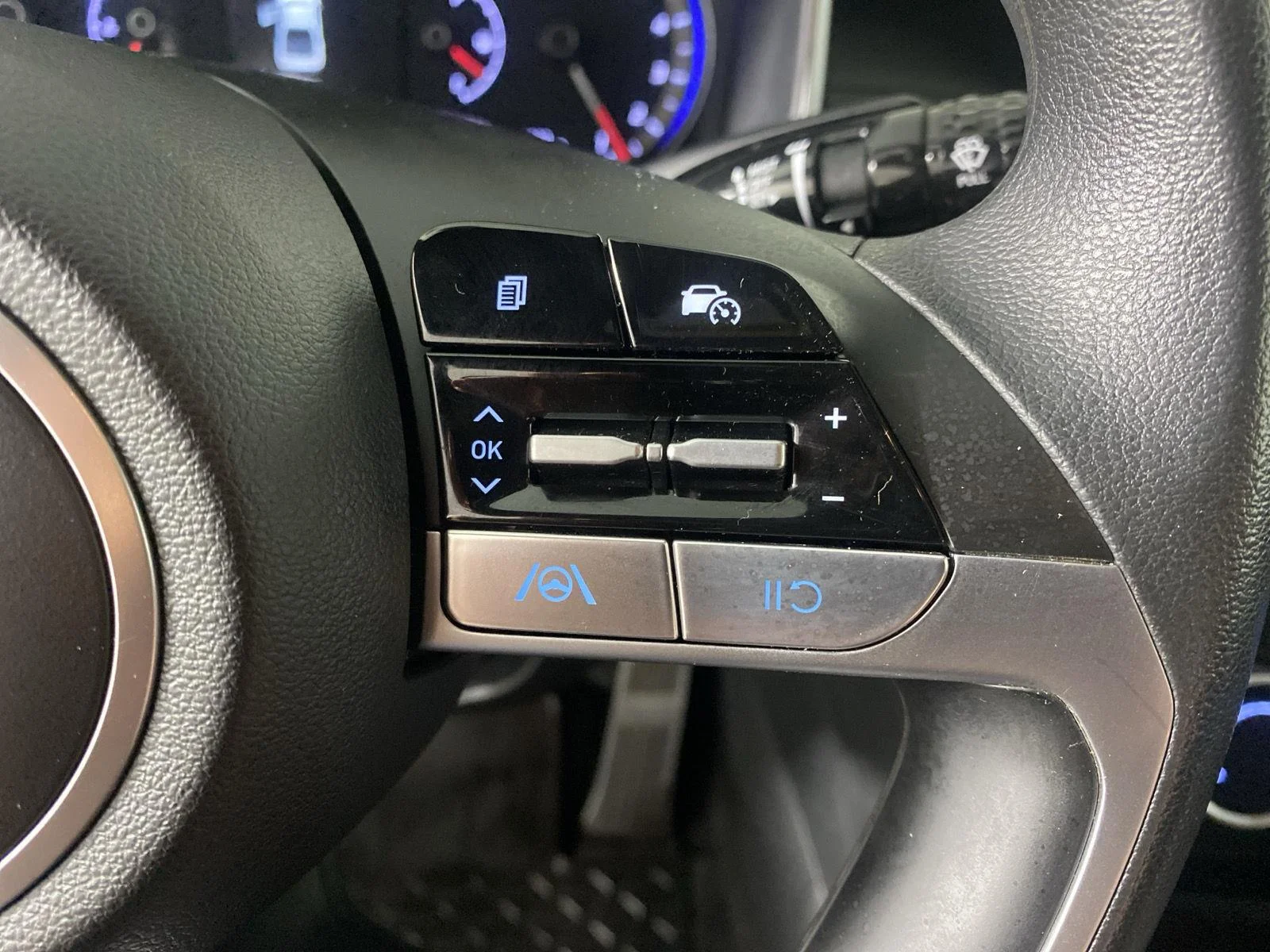 Used 2023 Blue Stone Hyundai SEL image 19