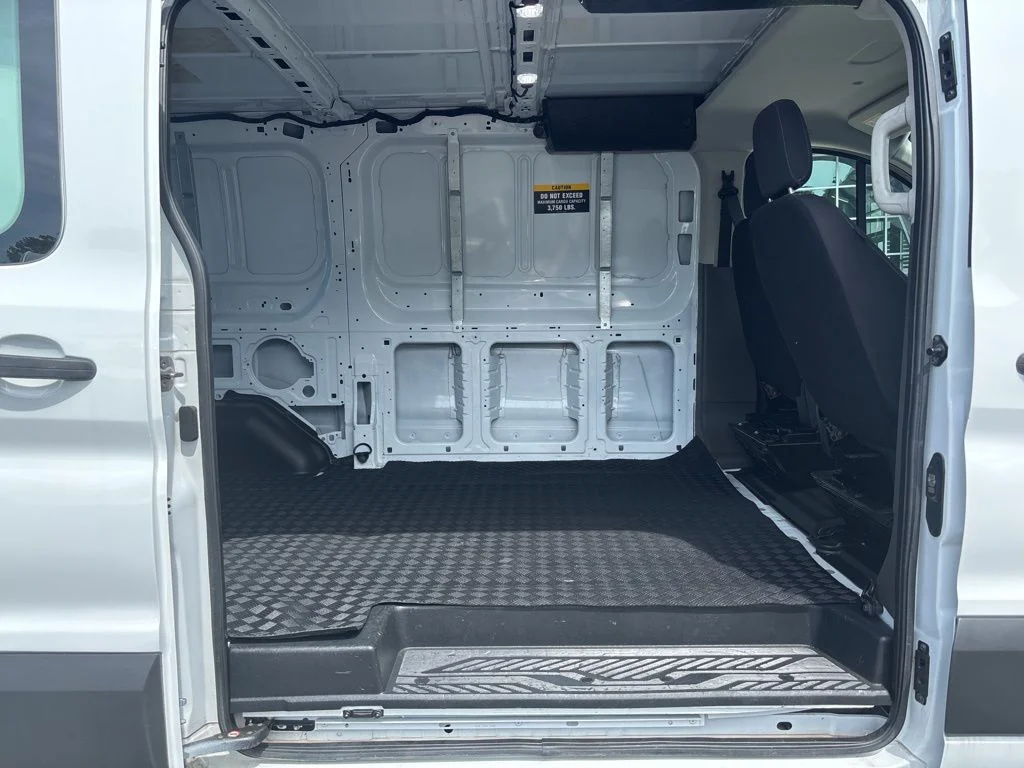 Used 2024 Oxford White Ford Base image 22