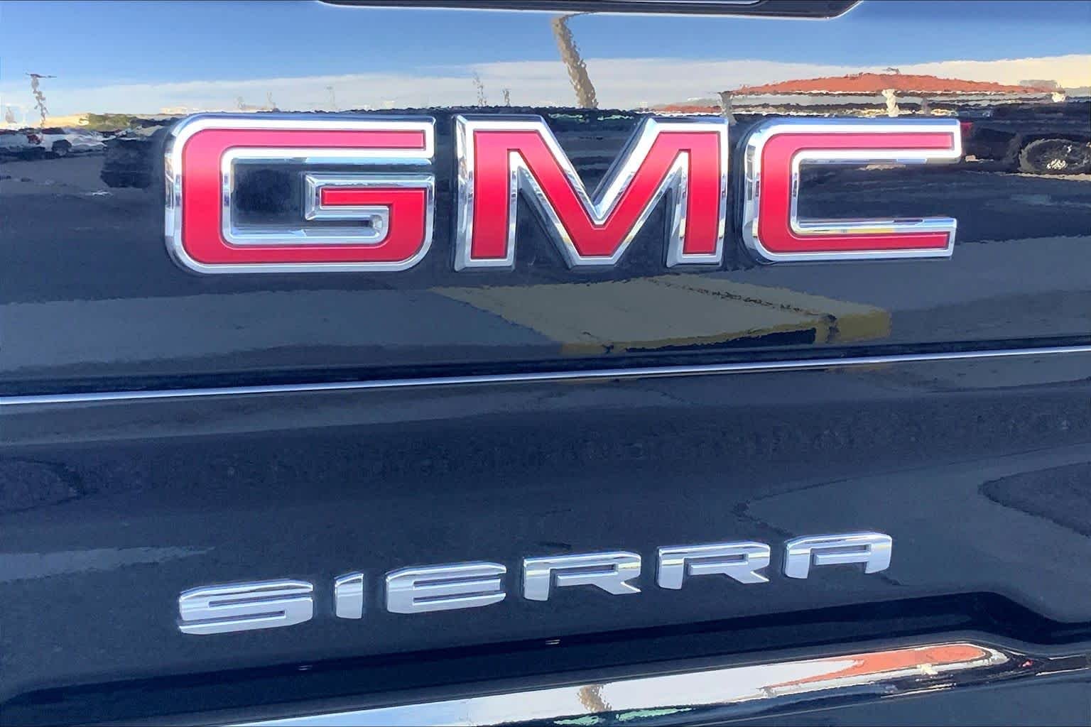 Used 2025 Onyx Black GMC AT4 image 31