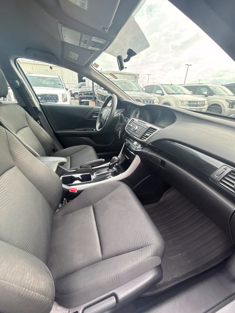 Used 2017 Silver Honda LX image 23