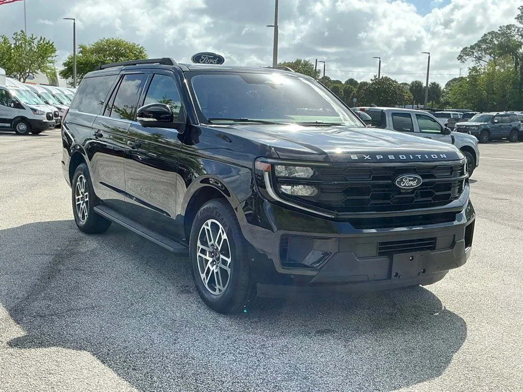 Used 2025 Black Ford Active image 11