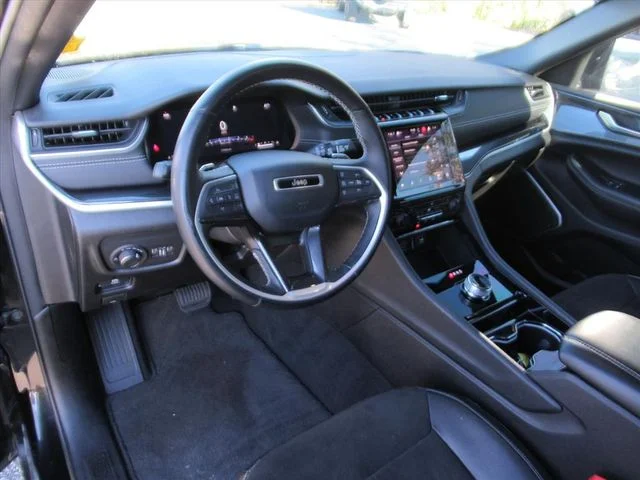 Certified Used 2022 Black Jeep Altitude image 15