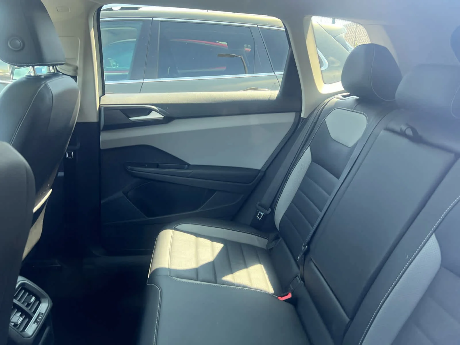 Used 2023 Pure White Volkswagen SEL image 5