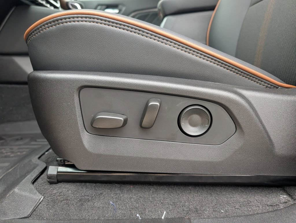 2026 GMC Canyon AT4 - Photo 15