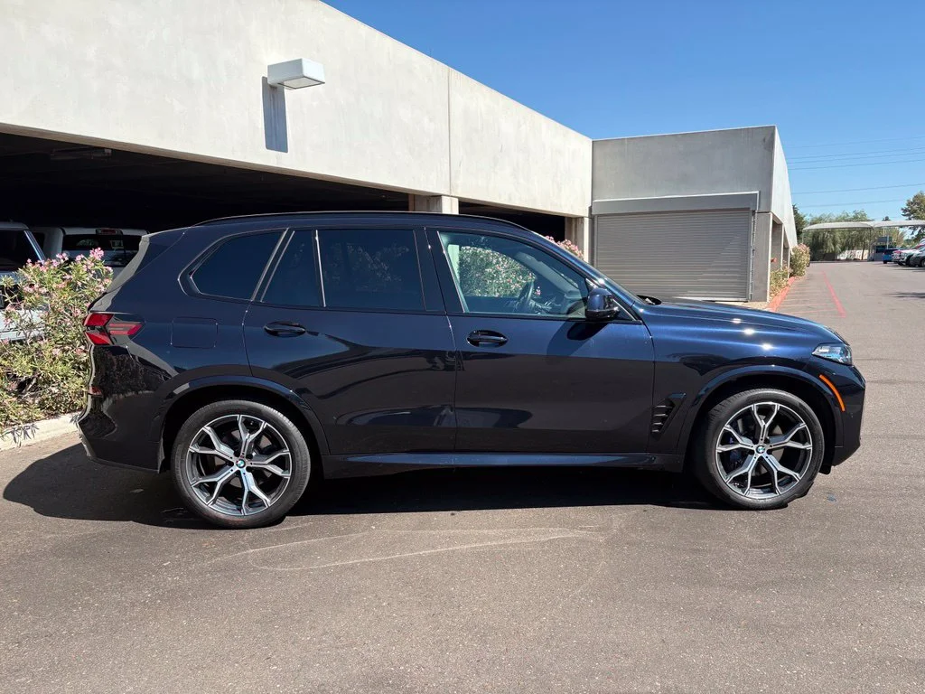 Used 2024 Black BMW sDrive40i image 4