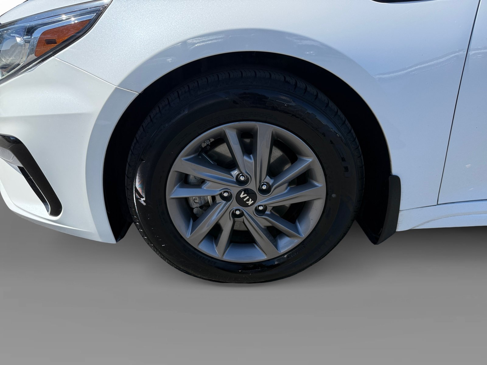 Used 2020 Snow White Pearl Kia LX image 9