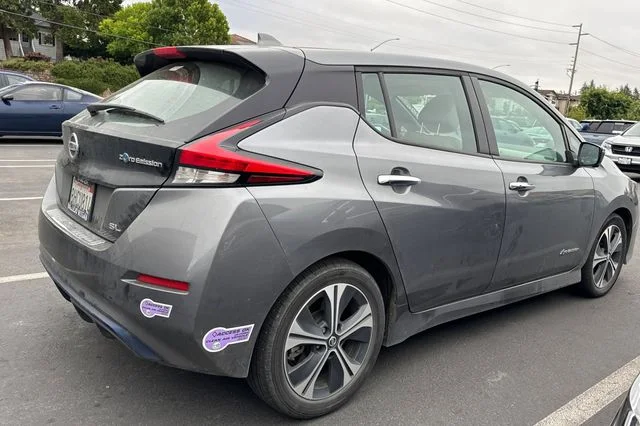 Used 2019 Gun Metallic Nissan SL image 5