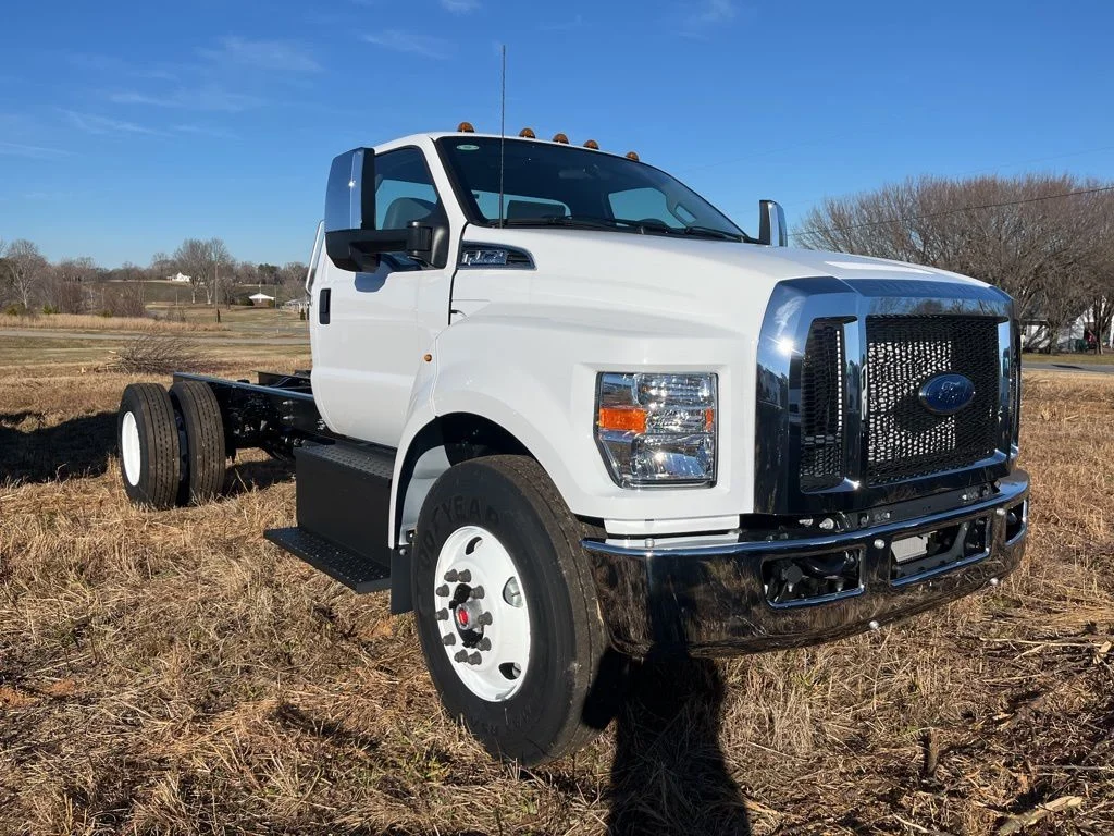 New 2025 Oxford White Ford F-750 SD Gas Straight Frame image 3