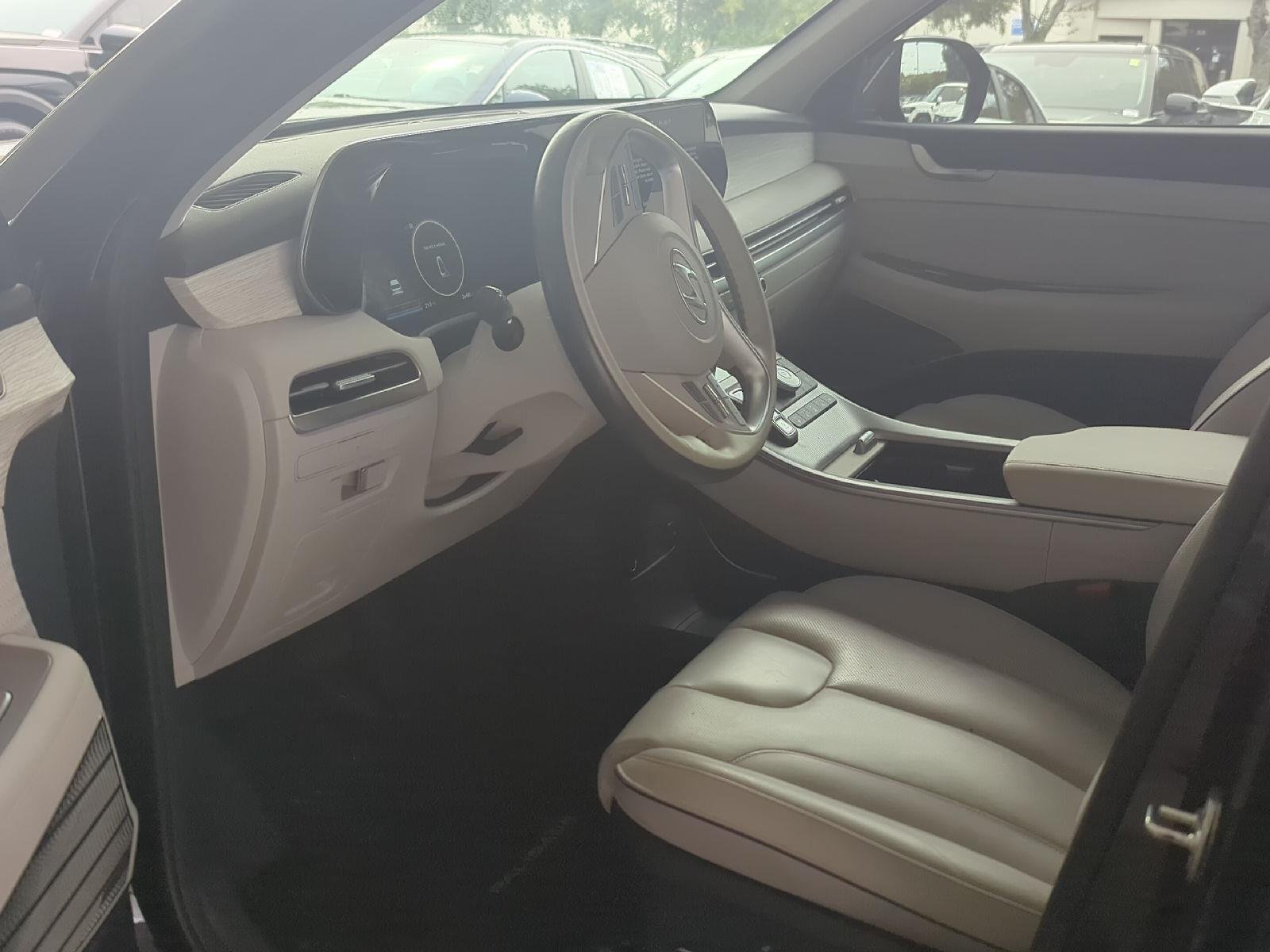 Used 2024 Abyss Black Pearl Hyundai Calligraphy image 5