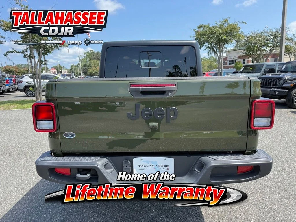 Used 2022 Green Clearcoat Jeep Sport image 4